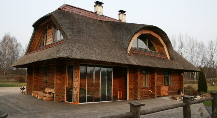 Log house glazing and porch establishment